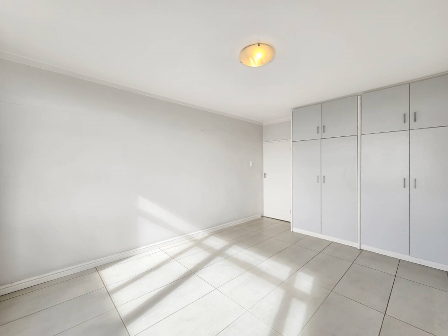 To Let 2 Bedroom Property for Rent in Green Point Western Cape